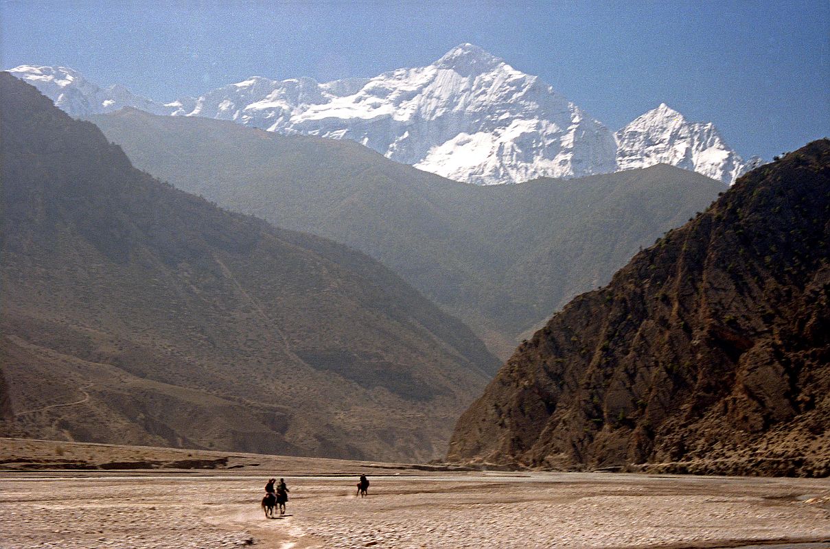 101 Kali Gandaki Valley And Nilgiri Before Bridge to Ekla Bhatti 